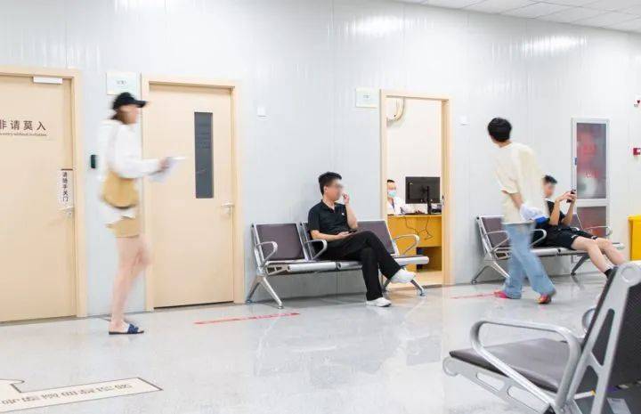 “外卖大战”首批受害者，住院了